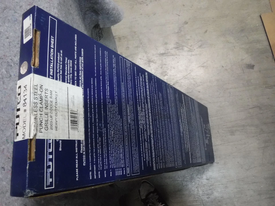 Putco 84134 Inserto/Superposición de rejilla perforada 2003-2005 Dodge Ram 3500 Foto 2 de 4