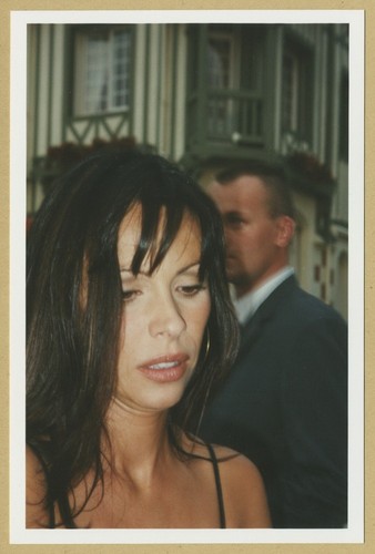 Mathilda May - Carte signée en personne en 2002 + Photos - Picture 3 of 4