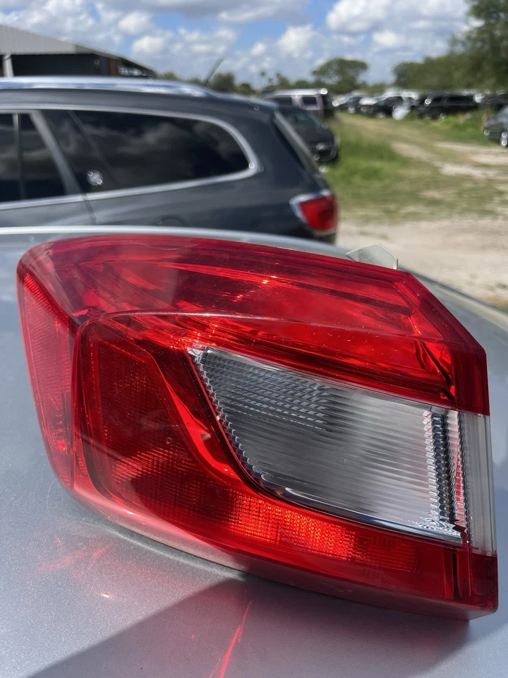 Chevrolet Cruze 2017 luces traseras Foto 3 de 4