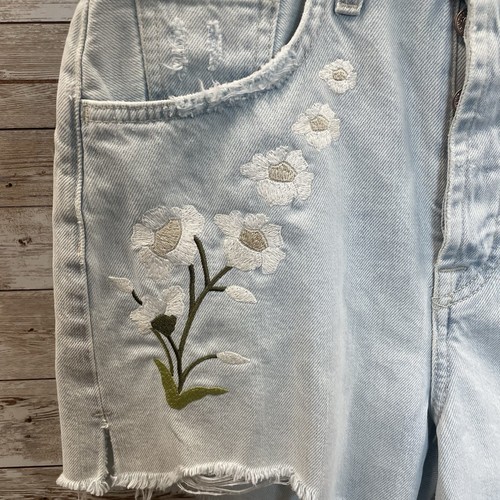Pantaloncini donna 24 nuovi con etichette 7 For All Mankind Easy Ruby Cut Off Distress ricamati - Foto 9 di 23