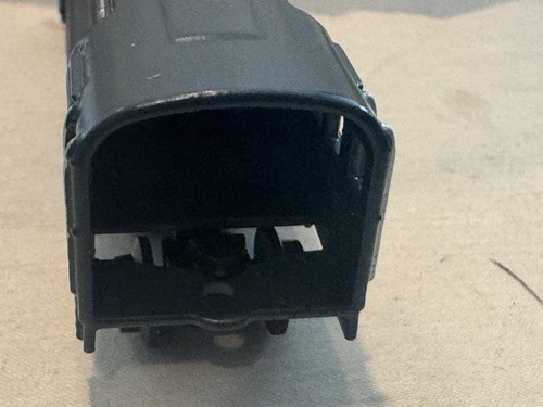 HALLMARK ORNAMENT ~ PENNSYLVANIA TORPEDO LOCOMOTIVE LIONEL TRAIN - Picture 6 of 7