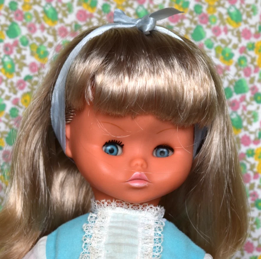 CALINE - GéGé - Poupée marcheuse , vêtements d'origine, 40 cm - (1969 ou 1971) - - Photo 2/4