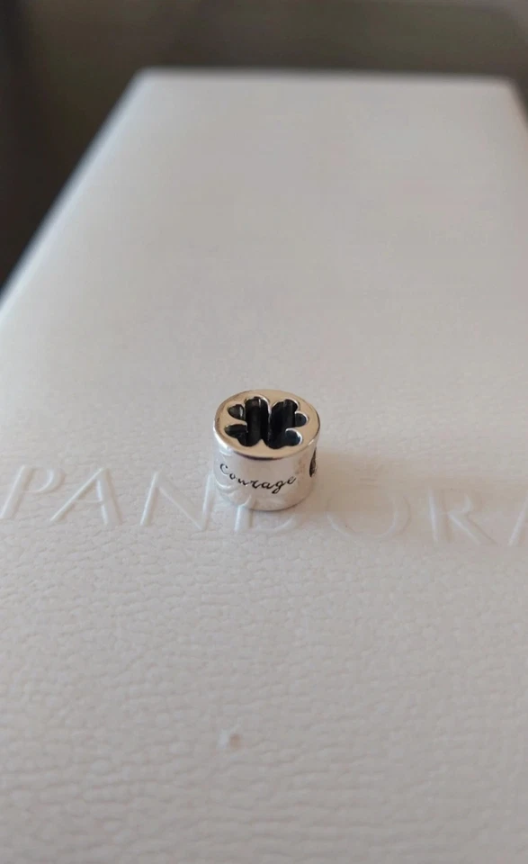 Charm openwork quadrifoglio - Immagine 4 di 4