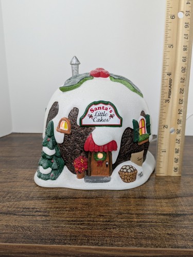 Dept 56 North Pole SANTA’S LITTLE CAKES Sweet Shop Series 4044833 2015 - Picture 7 of 12