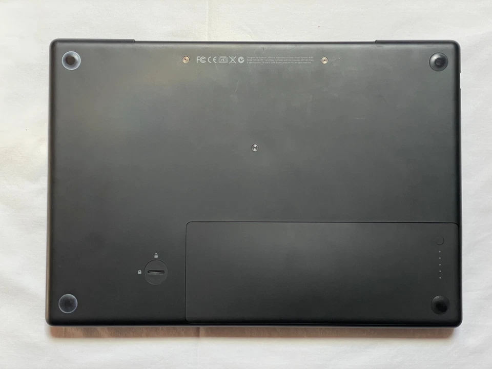 MacBook 13 2010 Apple in Buono Stato 2 GHz 2GB RAM Caricabatterie Incluso - Immagine 4 di 4