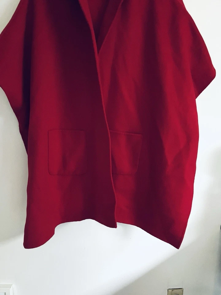 Poncho para mujer St. John rojo lana angora cachemir con capucha cosido a mano Foto 3 de 4