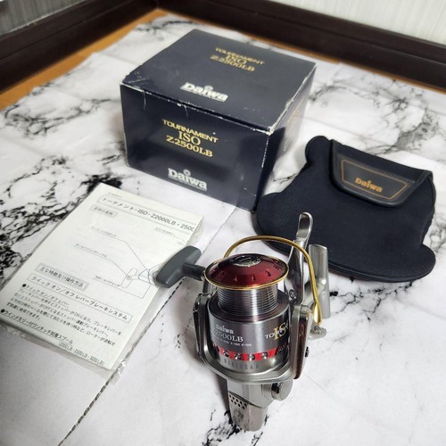 Daiwa TOURNAMENT ISO Z2500LB AIRMETAL Spinning Reel, Scratches, Junk