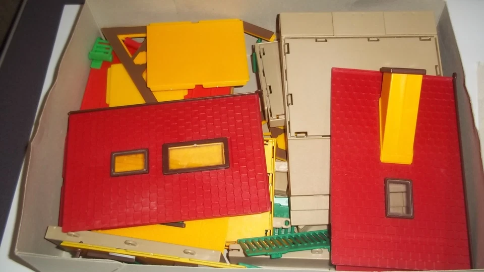 Playtrain Bahnhof "Playland" Elektrische Eisenbahn Spur O , Art. 672006 - TOP ! - Bild 3 von 4