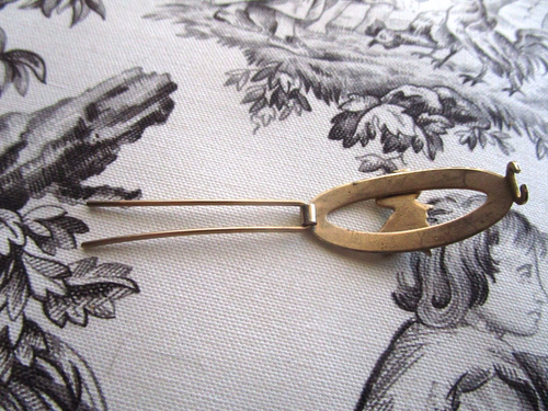 VINTAGE **RARE** METAL CHILDS' BARRETTE + DARLING ENAMEL BLOND GIRL APPLIQUE - Picture 7 of 7