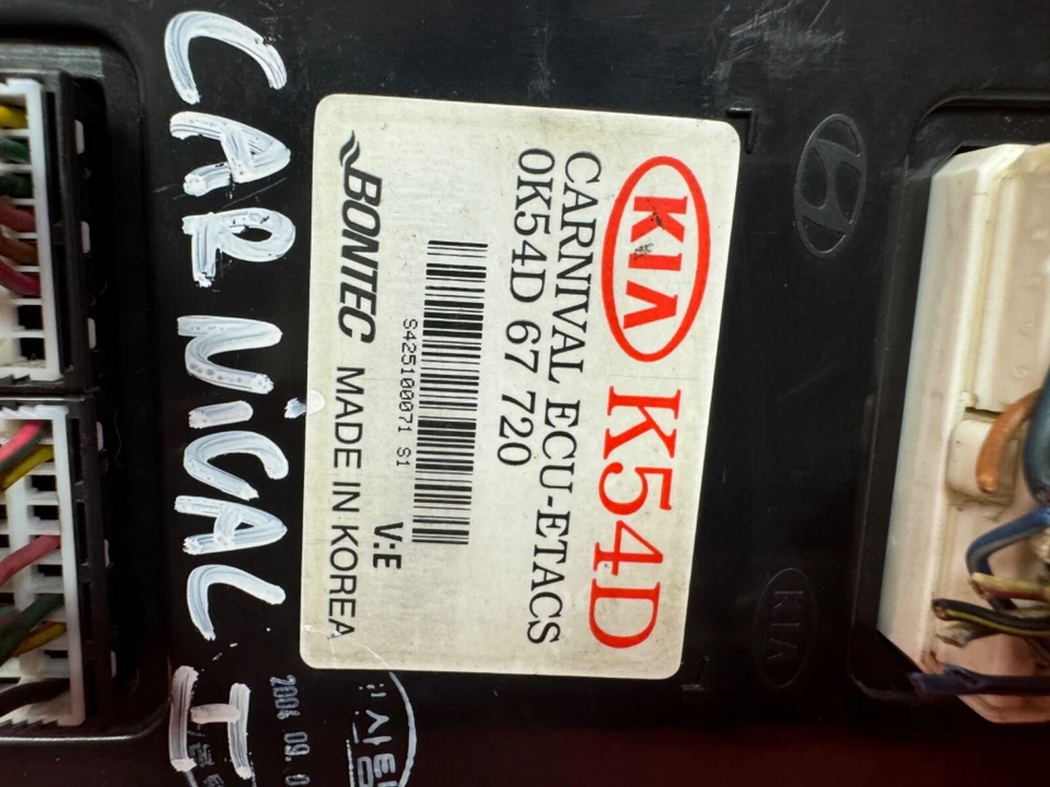 KIA CARNIVAL I MODULE CONFORT 0K54D67720 - Imagen 2 de 2