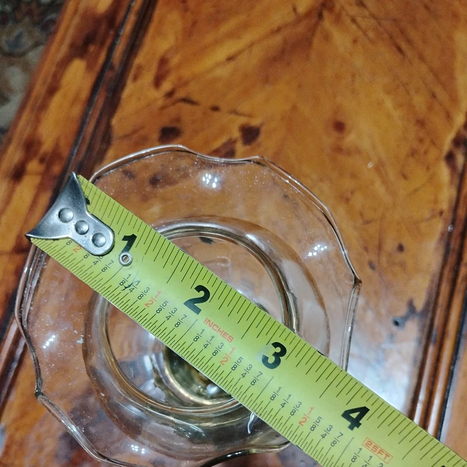 Candelabro votivo con base de latón Celeste vidrio transparente de colección alto con volantes usado en excelente estado Foto 2 de 4