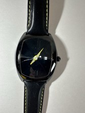 Reloj Tonneau Negro Movimiento Suizo AQS M-9500XL-07 5ATM Fecha Cuero