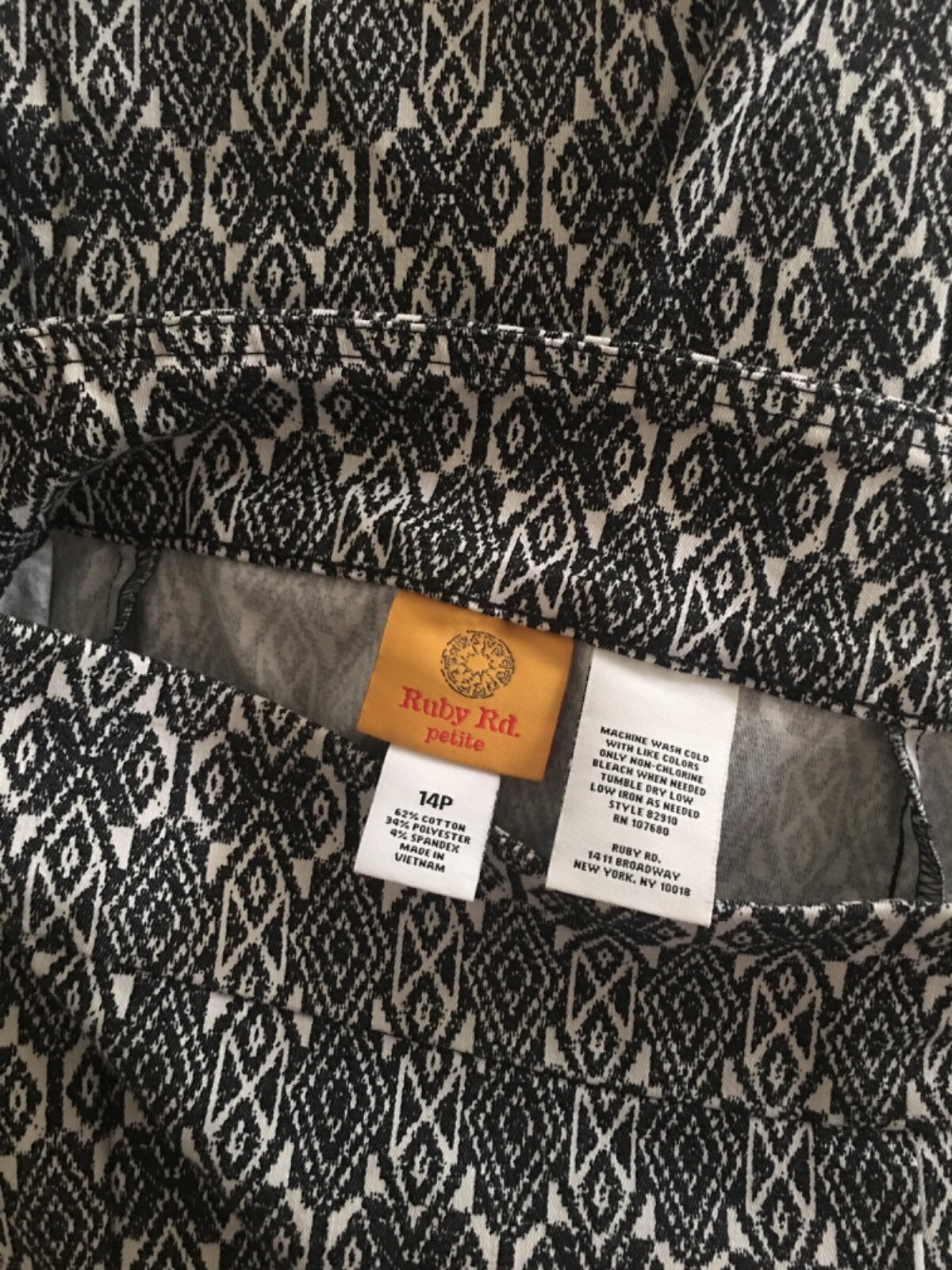 Ruby Rd. Petite Pull On Stretch Cropped Capri Pan… - image 3