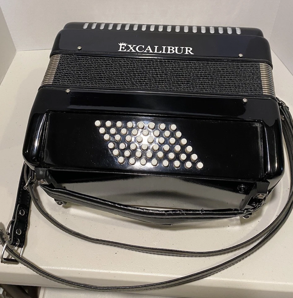 Acordeón Excalibur Super Classic acabado negro pulido Foto 4 de 4