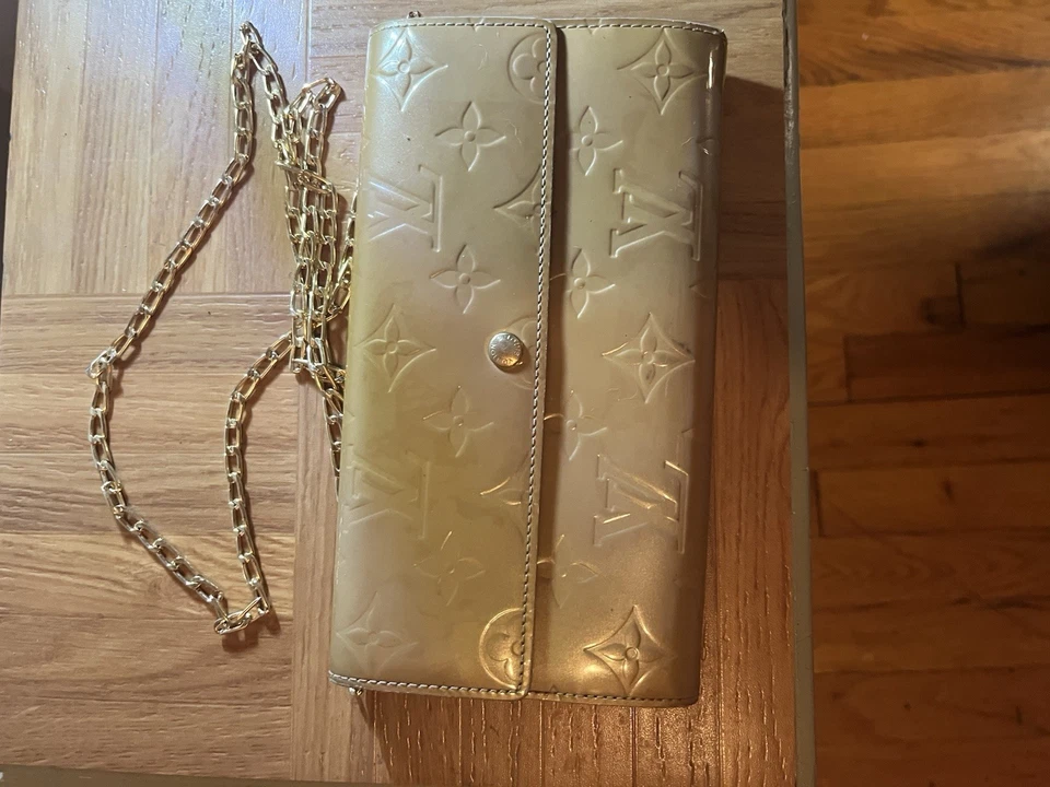 Auténtica Cartera LOUIS VUITTON Vernis Portefeuille Sarah Beige LV con la cadena Foto 4 de 4