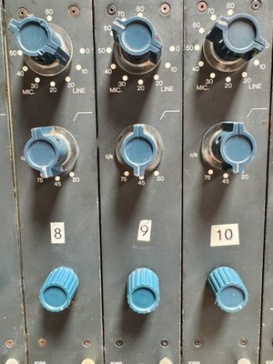 Neve 1059 Preamps predecessor to 1073, rack of 16, belonged to The Kinks!
