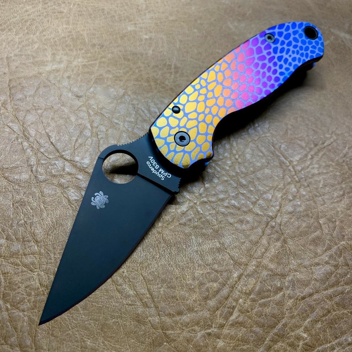 Spyderco Para 3 C223GPBK Pale Blue & Wyo Sunrise Reptile Titanium