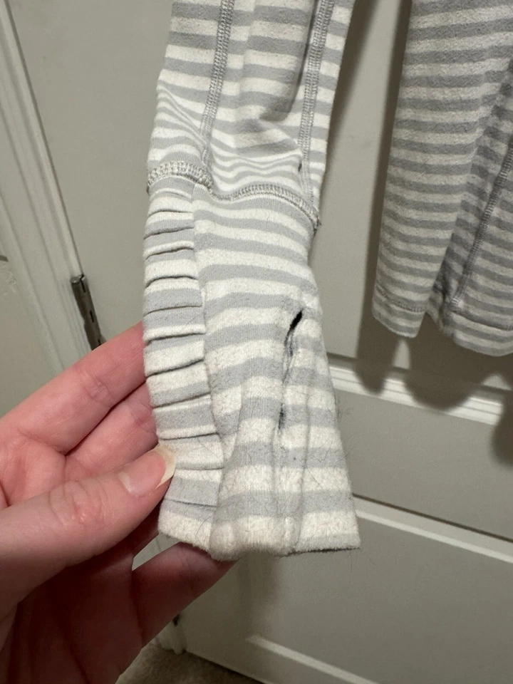 Lululemon 2011 Longsleeve Run Pullover Top - White And Grey Stripe Sz 6 - Image 3 of 4