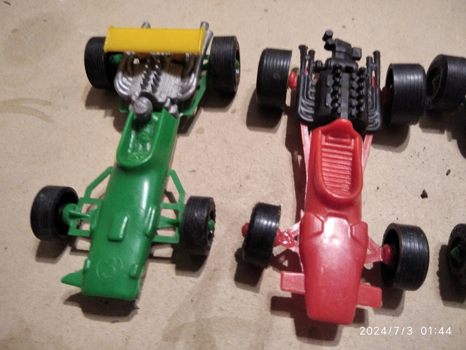 LOTTO FORMULA 1 ANNI'70- PLASTICA- 1/43-1/32 - Immagine 2 di 4