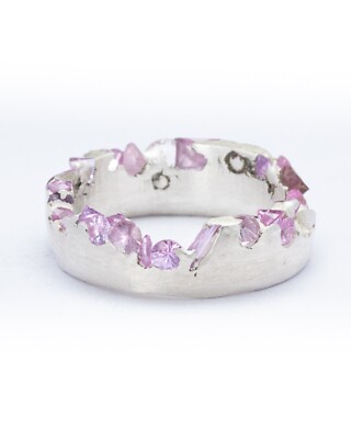 Einzigartiger Bio ungewöhnlicher rosa Saphirring Stein an Ort und Stelle gegossen K 1/2