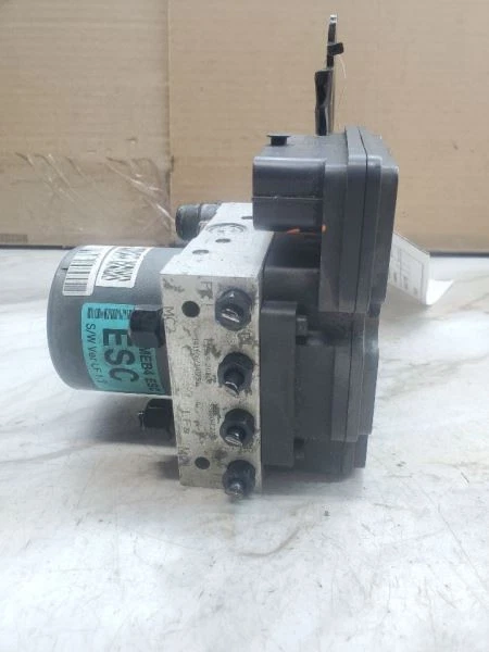 2015 - 2017  Hyundai Sonata Abs Pump Control Module 58920-C2200 - Image 2 of 4