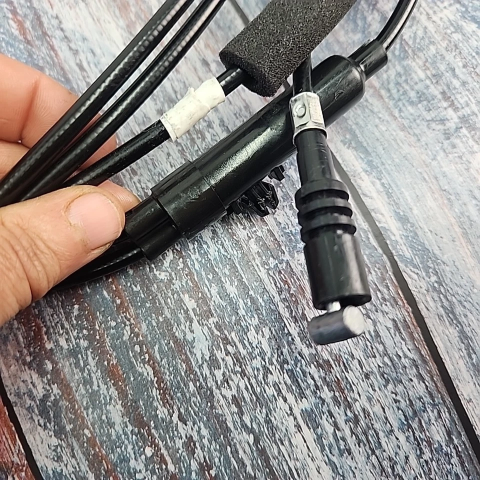 Dorman 912779 se adapta a Honda Accord 2013-2017 llenado de combustible puerta y tapa maletero liberación Foto 3 de 4