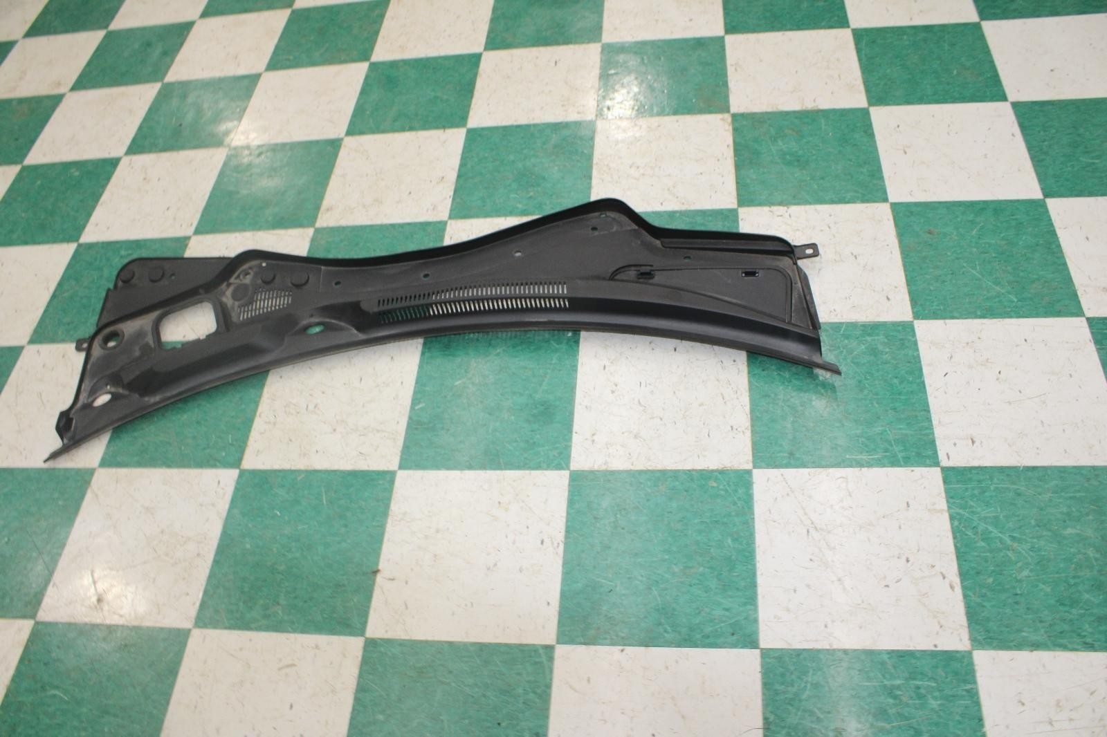 14-19 Ghibli Front End Windshield Wiper Cowl Vent Trim Unit OEM OE WTY Factory