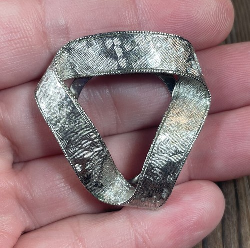 LIEBA USA Sciarpa Clip Vintage Tono Argento Nastro Tessuto Triangolo Texturizzato 1 5/8”* - Foto 1 di 4