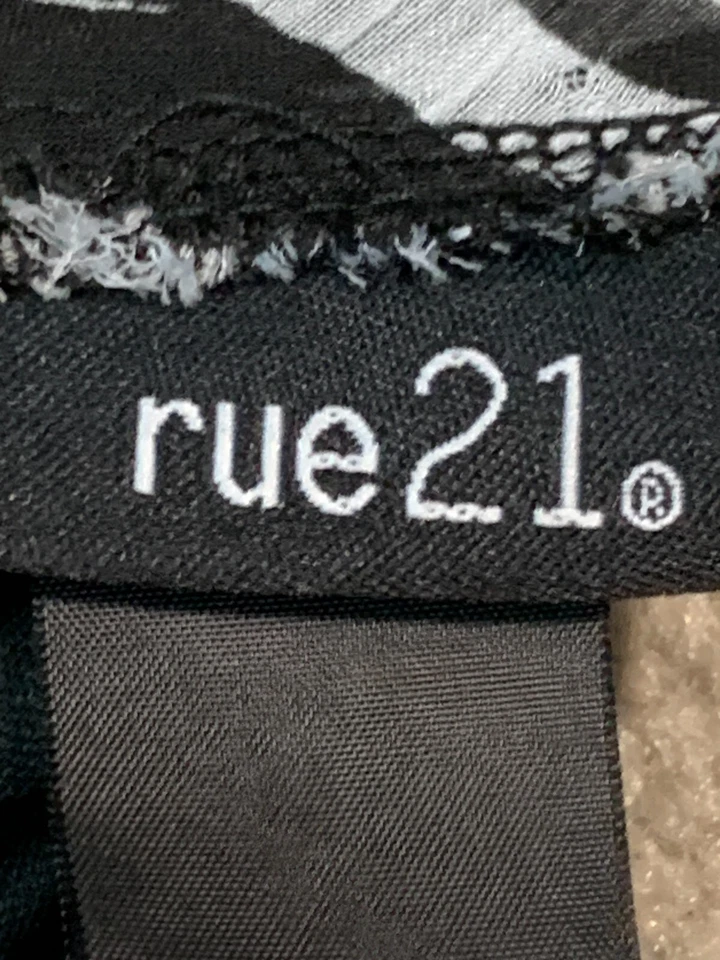 Rue 21 Halter Tiered Neck Tie Blouse Women Medium* Black White Zebra Print Flowy - Image 4 of 4