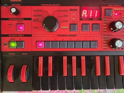KORG microKORG BKRD Limited Black Red Analog Modeling Synthesizer