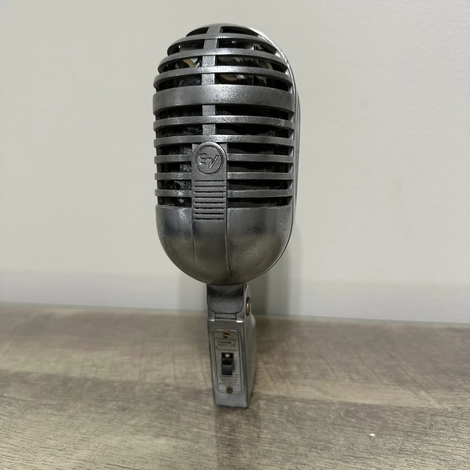 Vintage 1940's Electro Voice 726 Cardyne 1 Dynamic Microphone - Image 4 of 4
