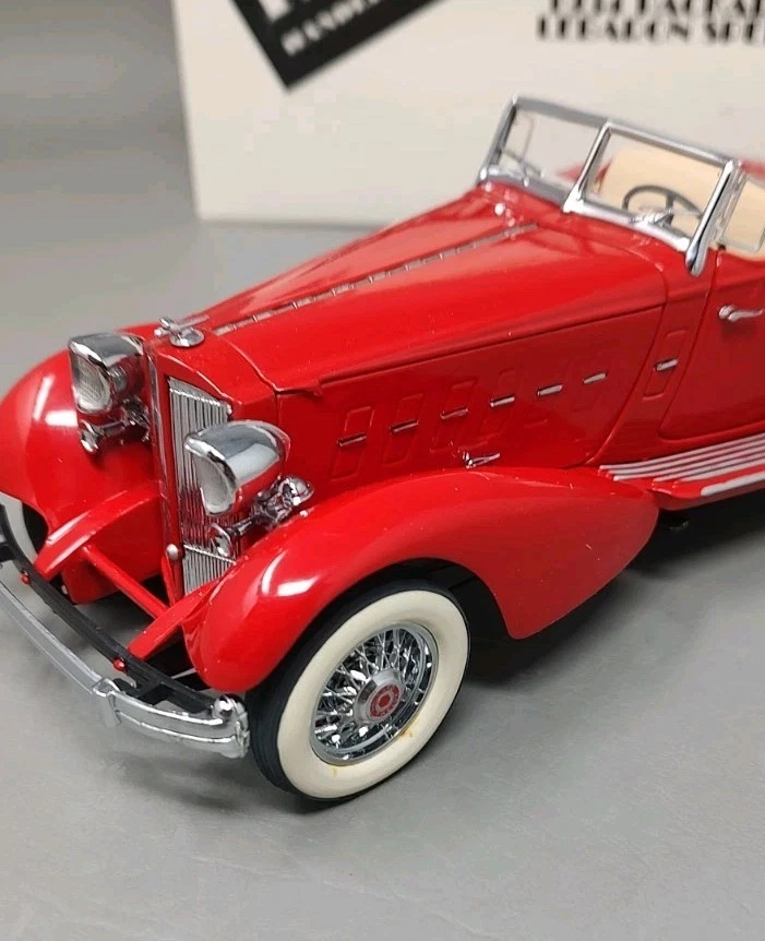 Coche modelo fundido a presión Danbury Mint 1934 Packard V-12 Lebaron Speedster escala 1:24 Foto 2 de 4