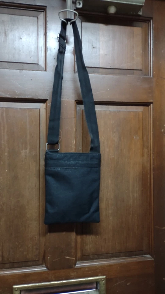 Bandolera Dakine "Jive" Negra 2 Bolsillos con Cremallera Interior Turquesa Foto 2 de 4