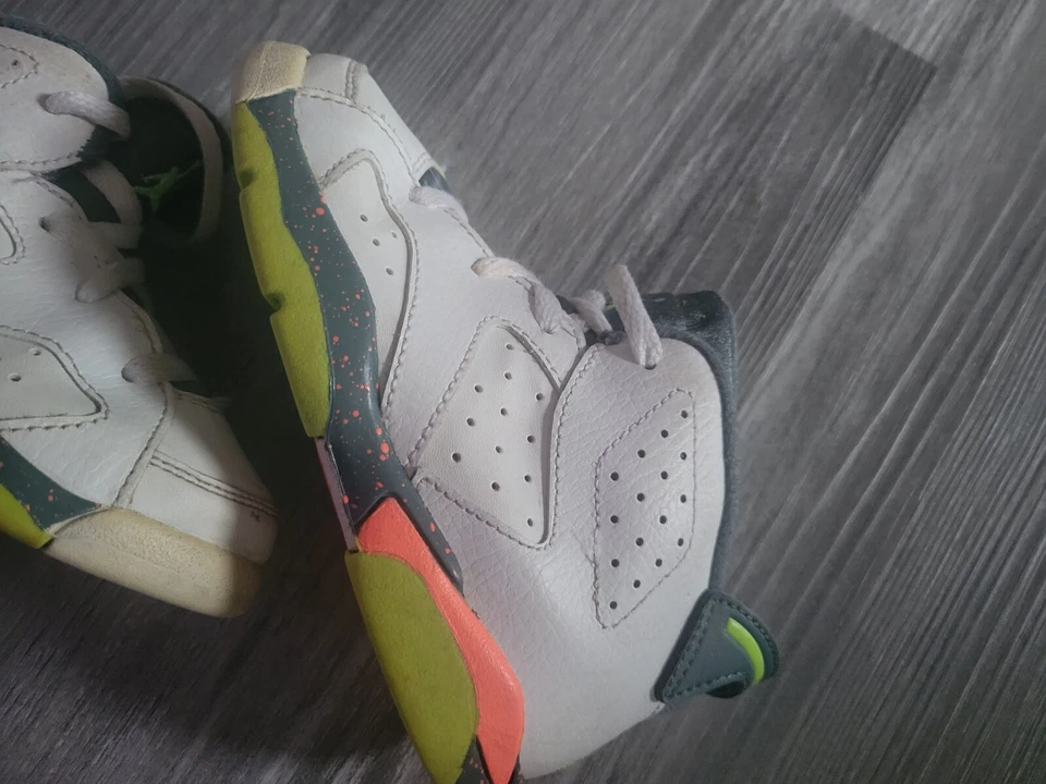 Jordan Shoes Toddler Retro 6 Hasta Kids 384666-114 White Ghost Green Mango Sz10c - Image 4 of 4