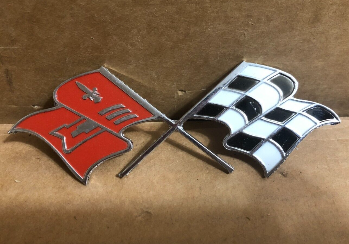 SW様用です°・*:.。.☆ GM 1957-1960 Chevrolet Corvette Crossed-Flags Emblem 3767507 old