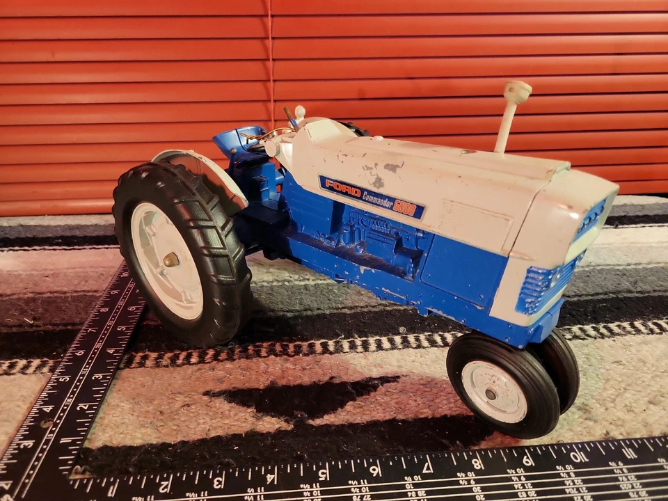 Ford Commander 6000 1/12 Farm Tractor Replica Collectible by Scale Models  - Image 4 of 4