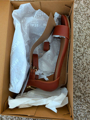 Kenneth Cole Reaction Viber Sandals sz. 6.5M, tan , brand new