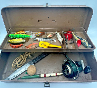 VTG JC Higgins Sears Tackle Box Lot Poe's Wooden Lures Heddon Pflueger Zebco XR1