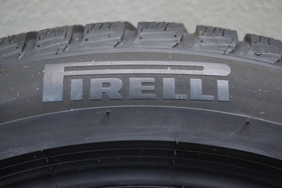 1x Pirelli SottoZero 3 RFT RSC* 245 45 R19 102V Winterreifen Winter DOT20 4,6 mm - Bild 2 von 4