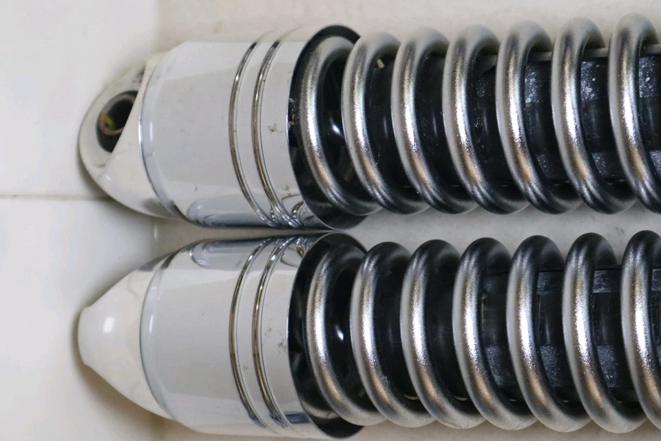 Harley-Davidson 2009 Dyna Super Glide Shocks 12.5" 54517-06 - Image 3 of 4