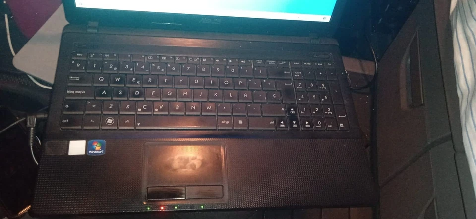 ASUS x54h i3 con marcas del tiempo - Imagen 2 de 4