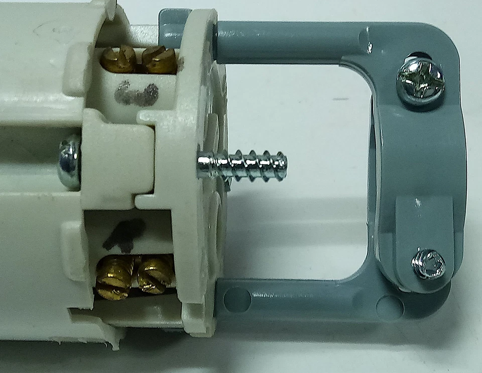 CEWE CSG 332-6 380-415 V AC 32 A 3 Phase 3 Pole 4 Wire Receptacle - Image 4 of 4