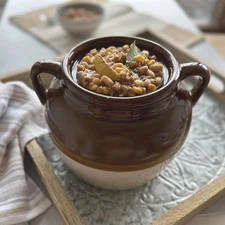 NEW R&M International Traditional Style Ceramic Baked Bean Pot w/ Lid 4.5 Quart