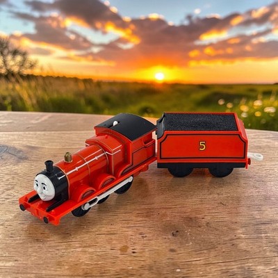 JAMES w Tender Thomas & Friends Trackmaster Motorized Train Gullane 2009 VIDEO