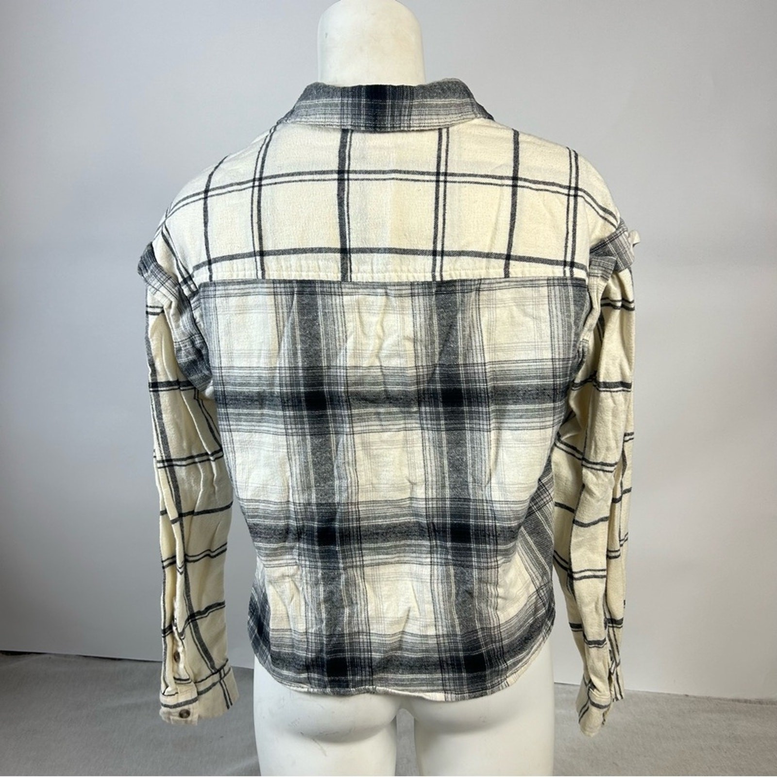 Universal Thread Double Plaid Button Down Longsle… - image 2