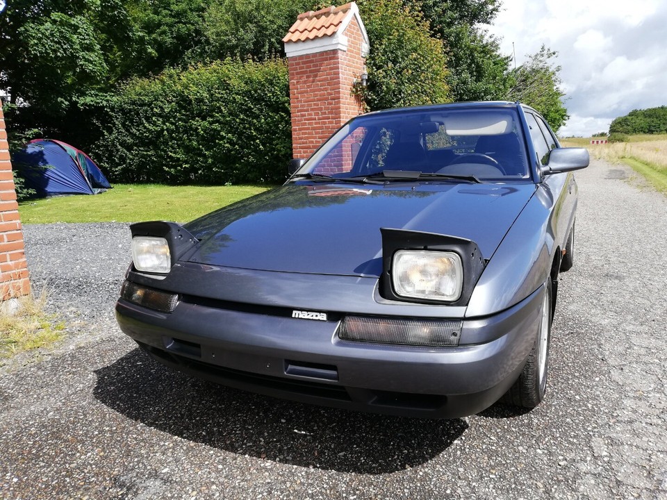 Mazda 323f 1990