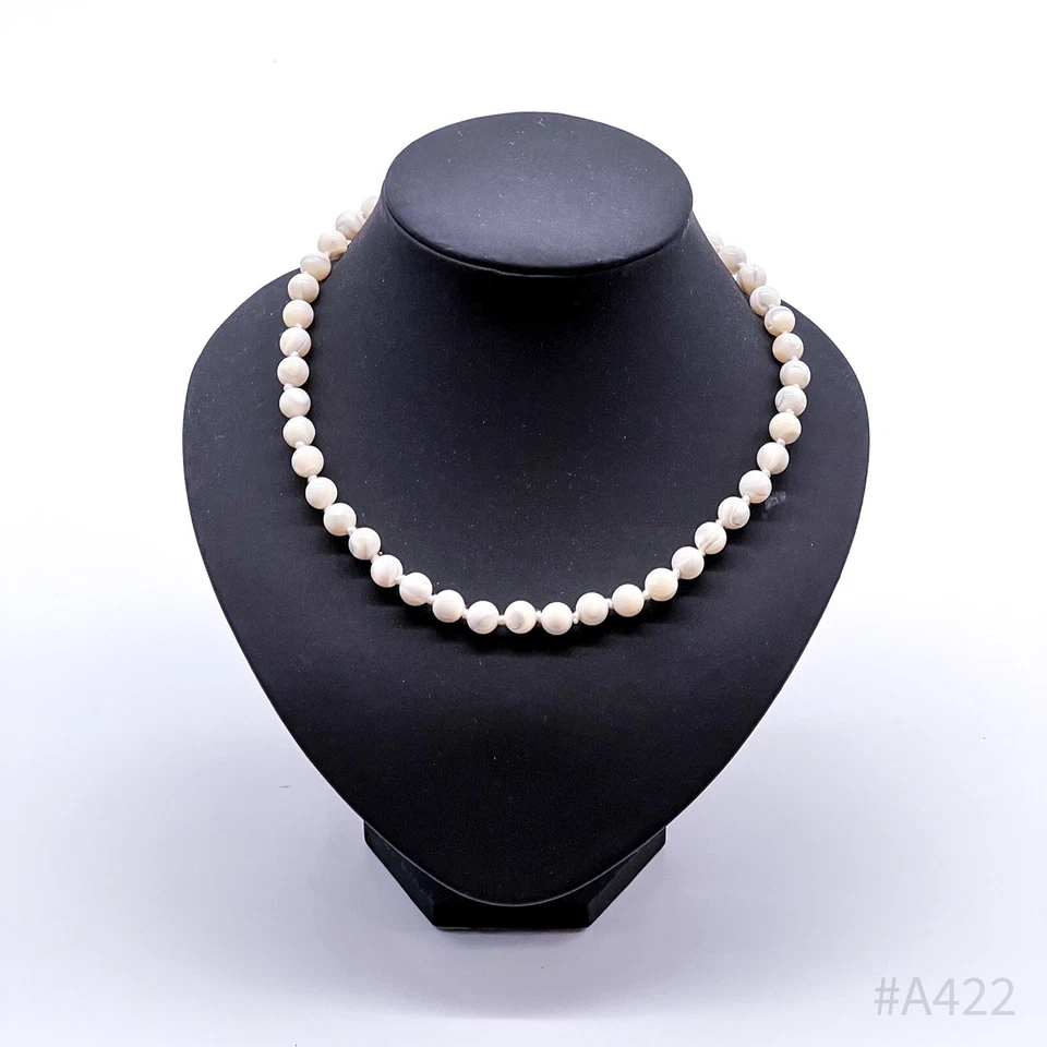 Collana Vintage In Giada Con Riflessi D'Oro E Chiusura In Argento E 44Cm - Immagine 2 di 4