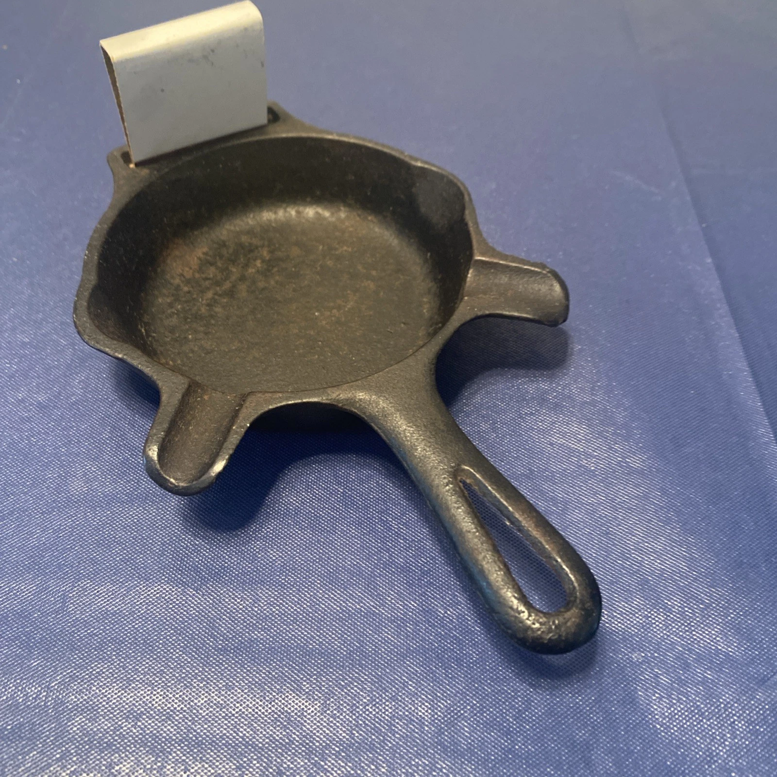 Vintage Griswold Mini Cast Iron Skillet Ashtray #00-570 Match Holder