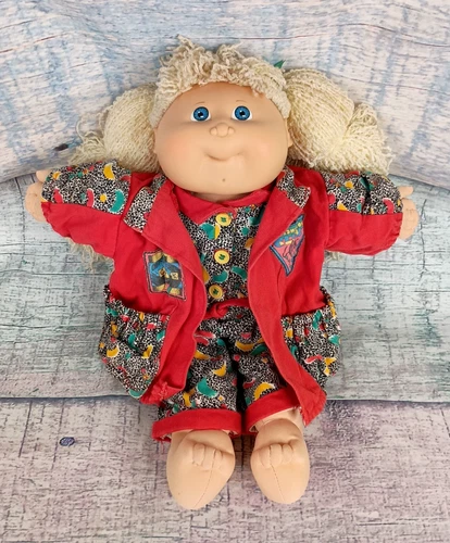 1989 CPK Designer Line Doll Crimped Blonde Yarn Hair Blue eyes Colorful Outfit
