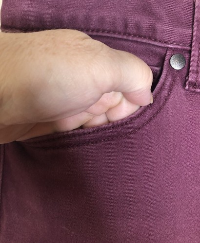 Jeans CAbi Borgoña 8 Estilo Ajustado 5 Bolsillos Cierre Cremallera y Botón Color Desteñido - Imagen 4 de 9